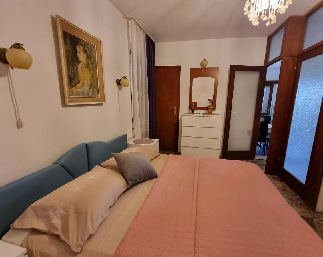 Villa Green Trogir 0*,